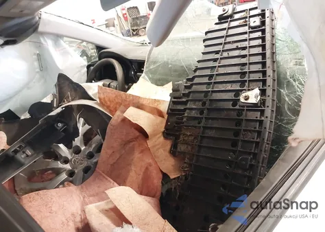 2017 Toyota Corolla Le z USA, uszkodzony, nr VIN 2T1BURHE0HC819867